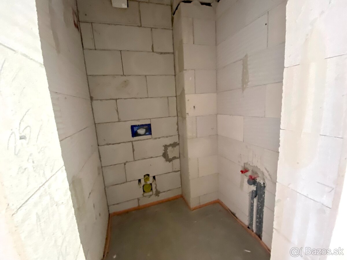 2-izb. byt a 2 parkovacie miesta NA PREDAJ - Lipt. Hrádok - 8