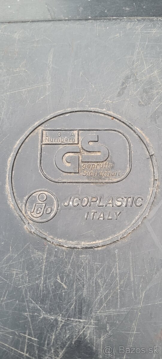 plastová nádoba s kolieskami 240 l - 8