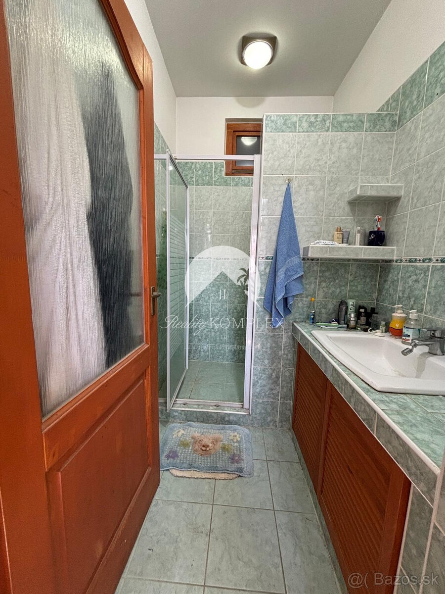 Reality KOMPLEX s.r.o. Vám ponúka na predaj priestranný rodi - 8