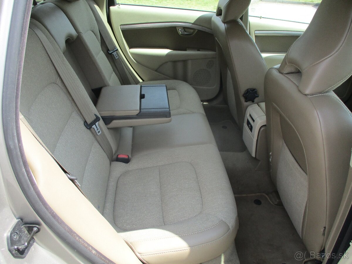 VOLVO XC70 D5 151kw AWD Momentum Kinetic 07/2010 - 8