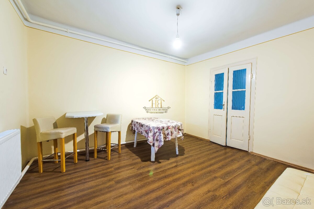 PEKNÝ POSCHODOVÝ RODINNÝ DOM - 8