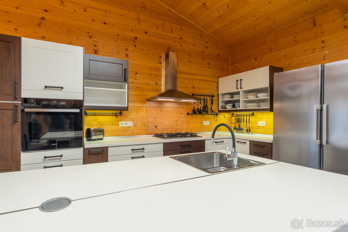 Na predaj dom snov–rodinné sídlo s jazierkom na kúpanie a pa - 8