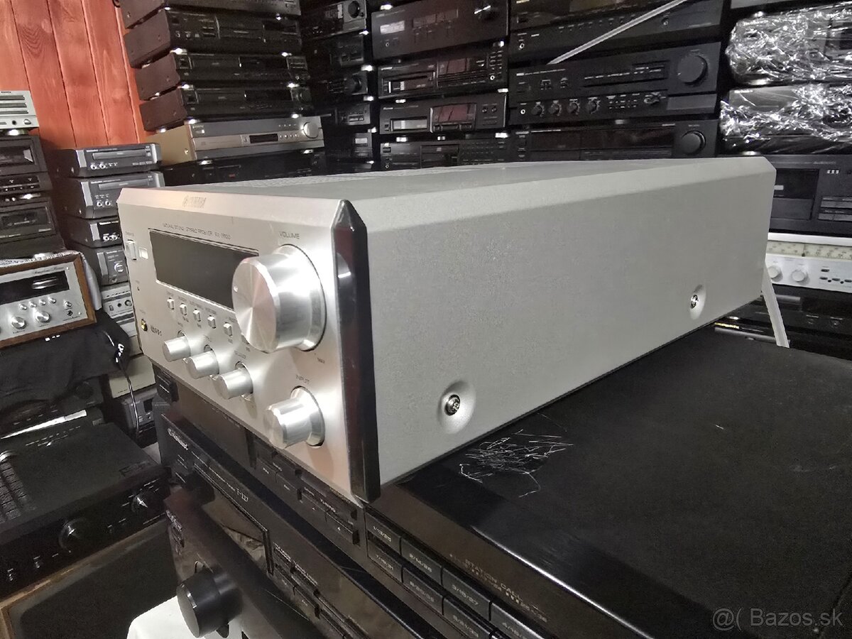 Yamaha RX-E600 výkonný mini stereo receiver - 8