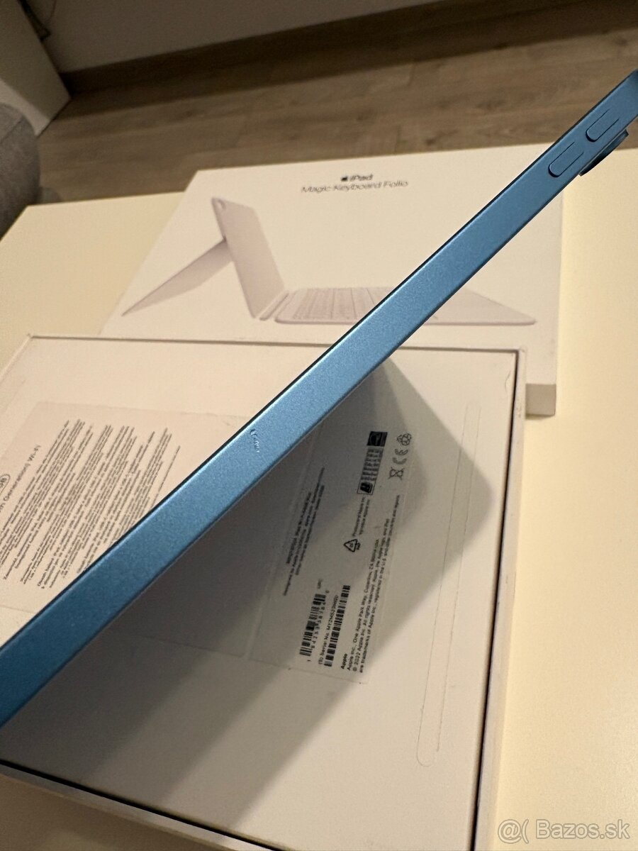 Apple iPad 2022 + Magic Keyboard Folio - 8