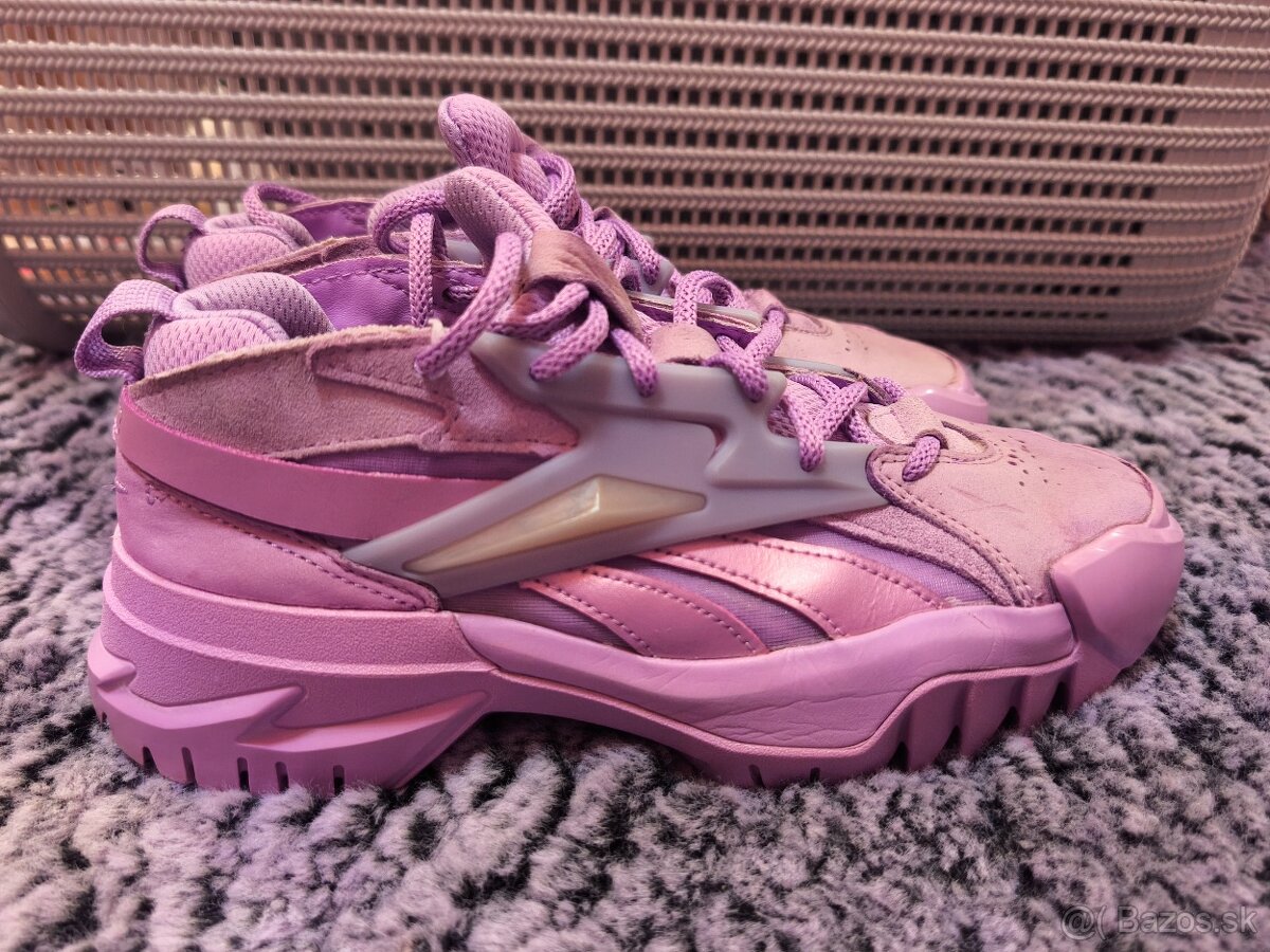 Nike, Adidas, Reebok - 8