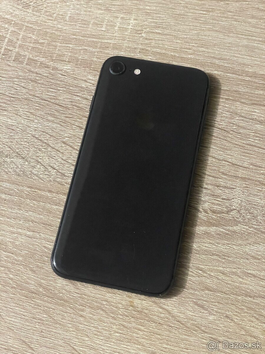 iPhone 8 / 128GB Black Pekný stav - 8