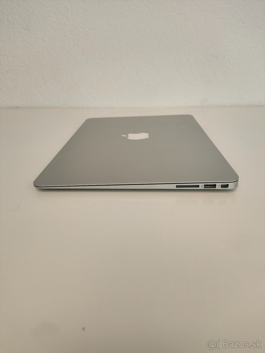 MacBook Air 2017 | i5 • 8GB • 128GB SSD - 8