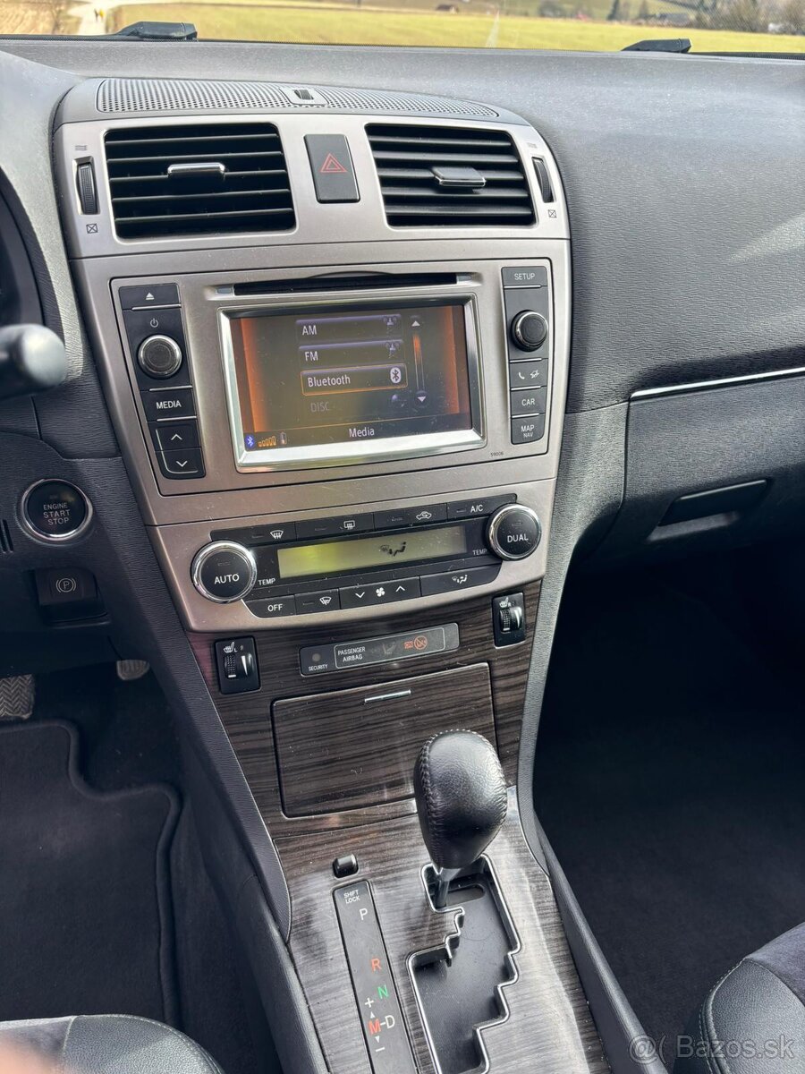 Toyota Avensis 2013 - 8
