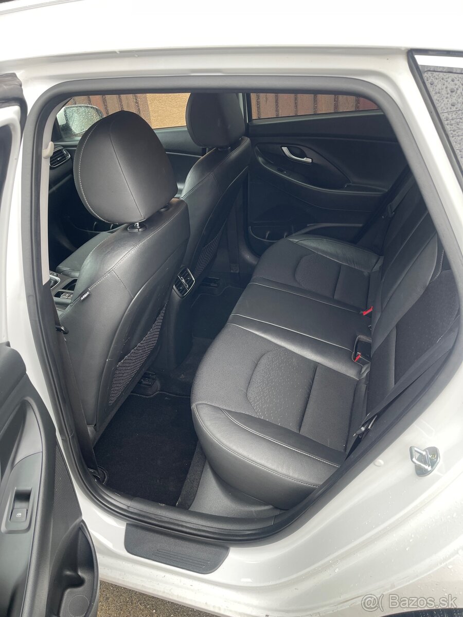 Hyundai i30 POŠKODENÝ MOTOR 1,6 CRDI D4FE 2018 - 8