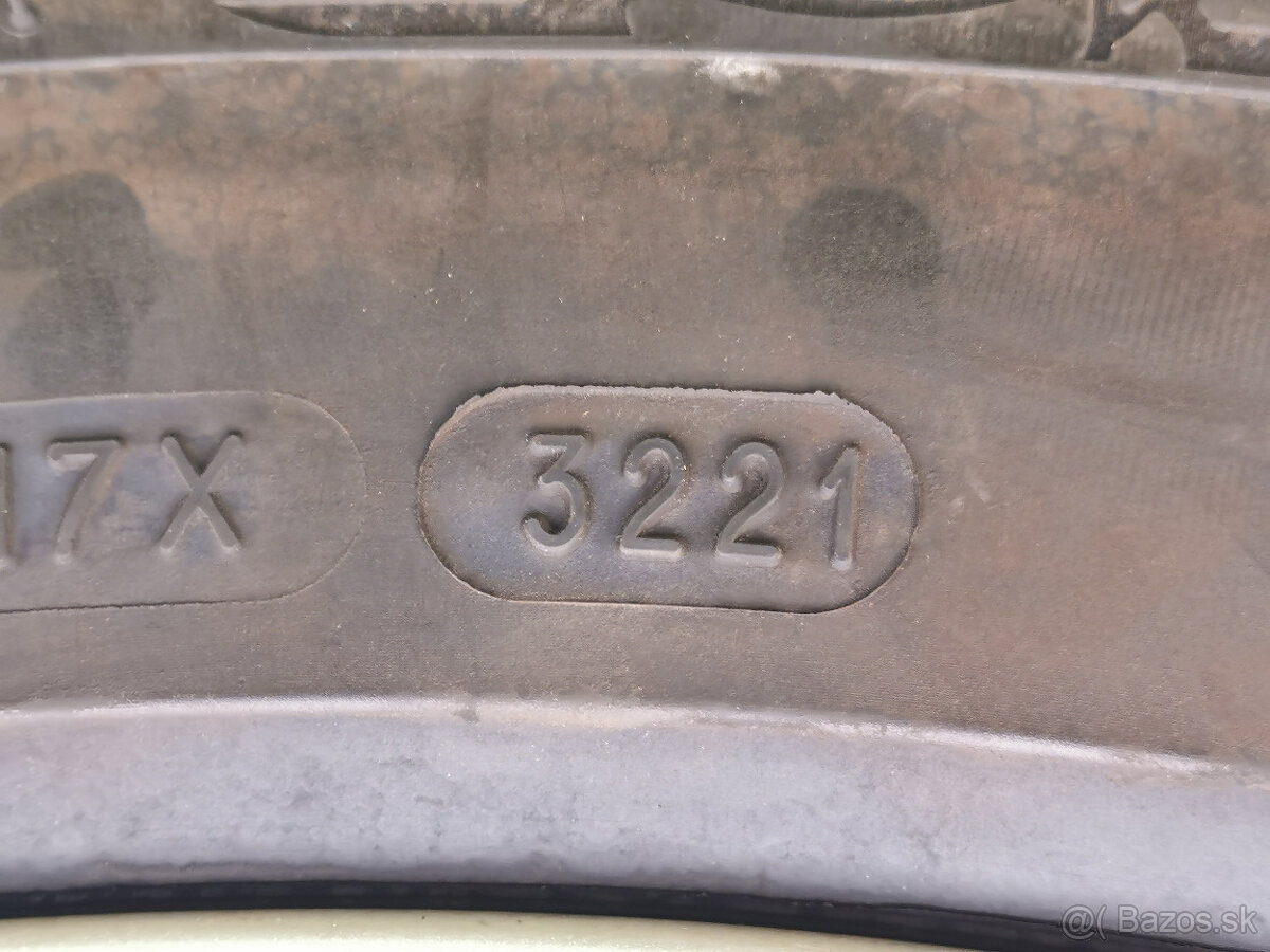 215/65 R17 - zimné pneu Michelin (4 ks) 6 mm - 8