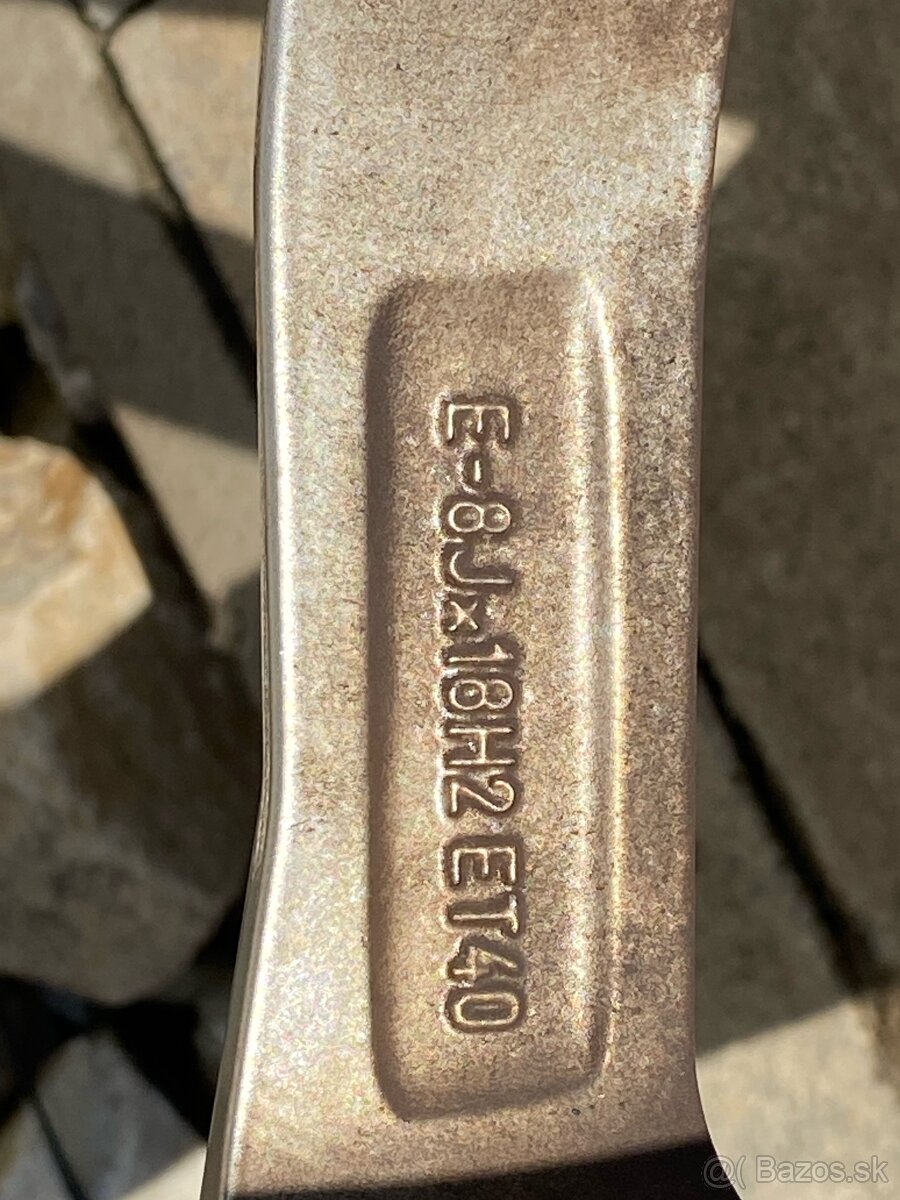 Letná sada 235/40 R18 Audi RS - 8