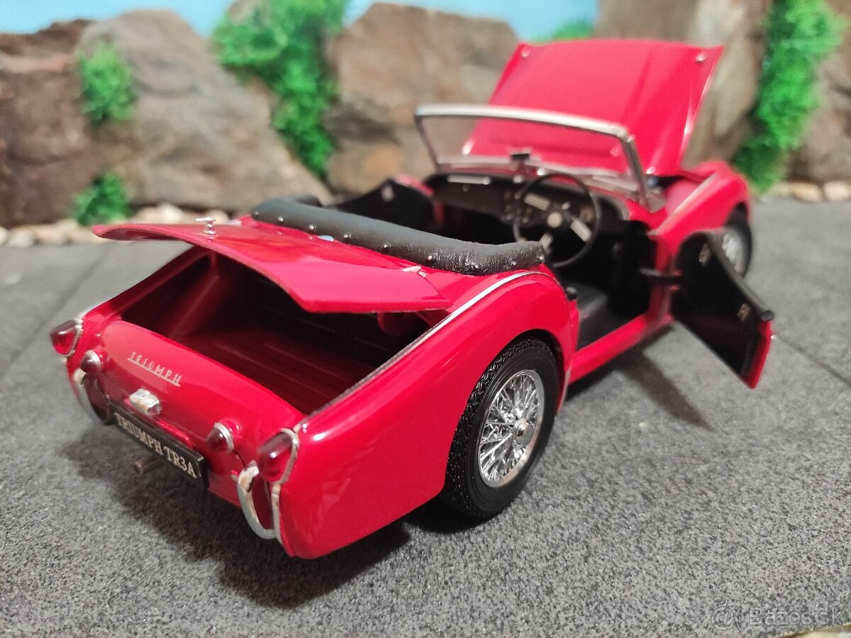 prodám model 1:18 Triumph TR3a KYOSHO - 8