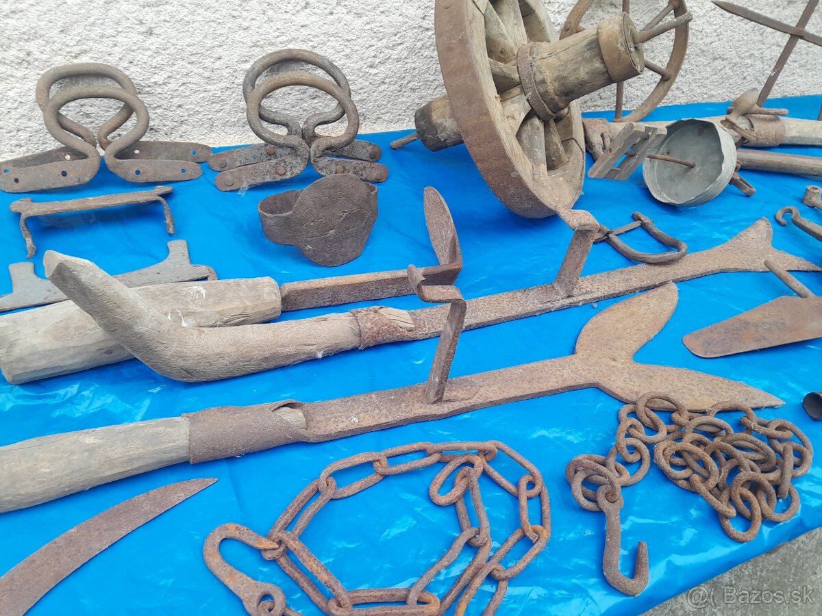 Staré historické ,rustikálne, kované náradie a pomôcky. - 8