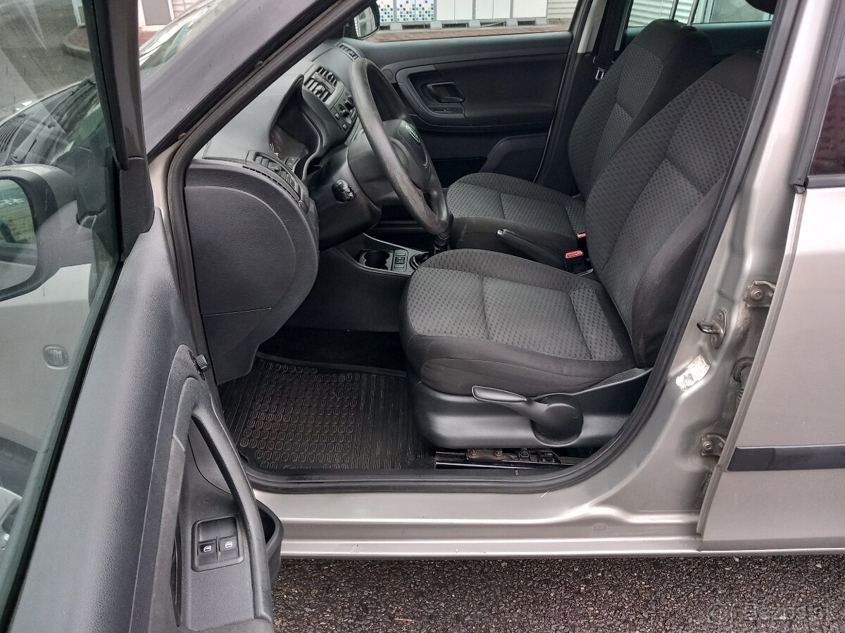 Škoda Fabia II Kombi 1.2 HTP ,51kW. Klima - 8