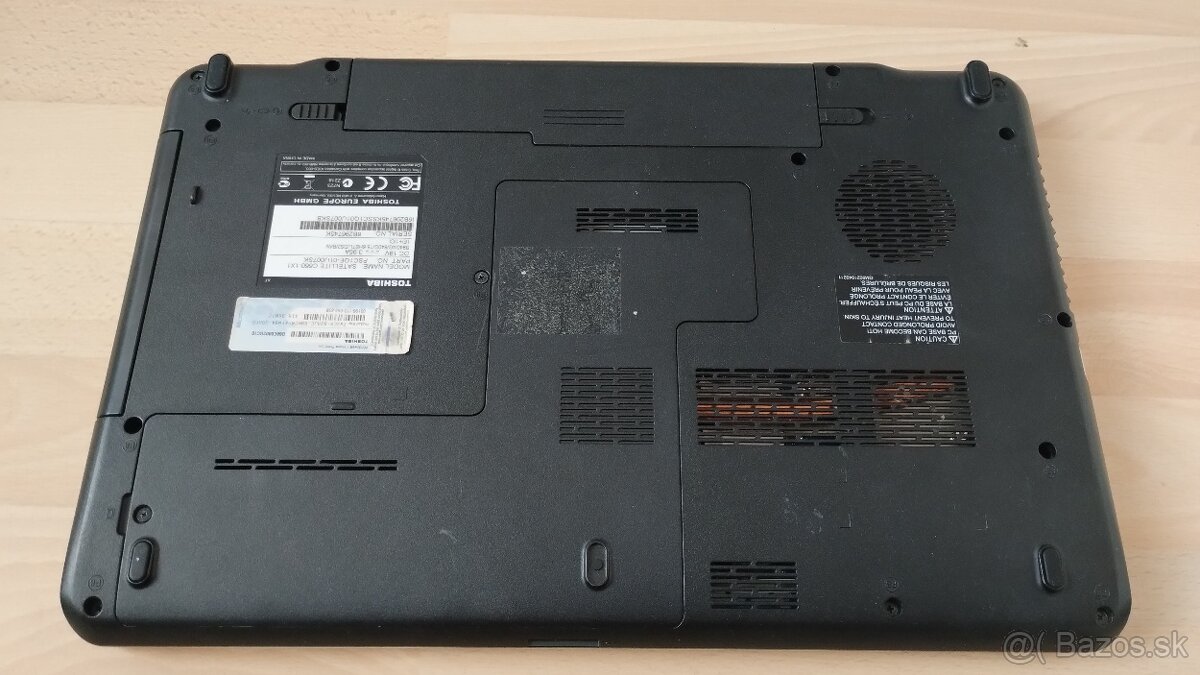 Predám notebook Toshiba - 8