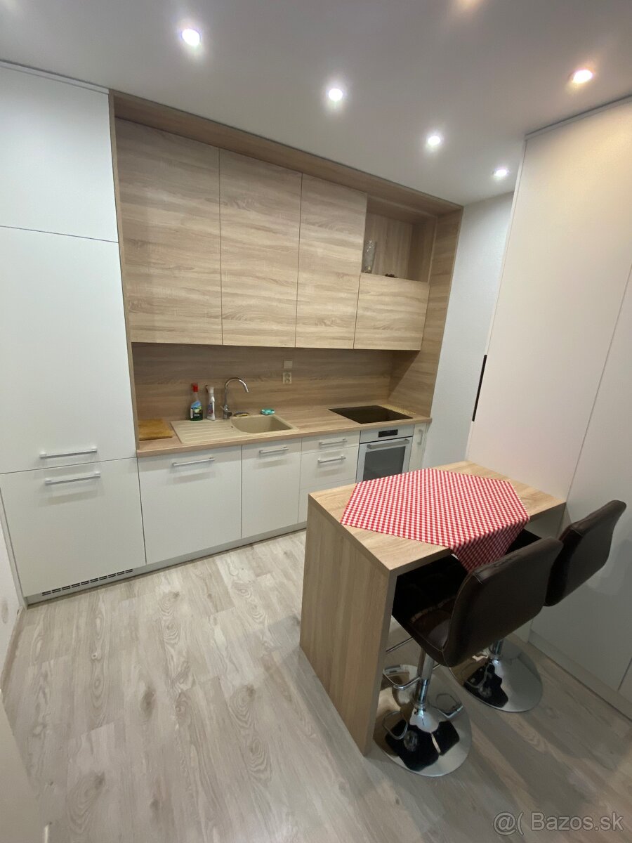 Prenajom garzonka v novostavbe Iliaš - 8