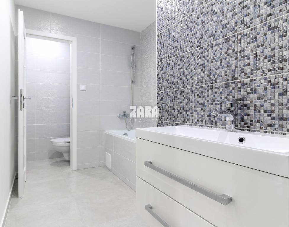 FURČA - KROSNIANSKA - 3 izbový byt pražský typ, 70 m2 + logg - 8