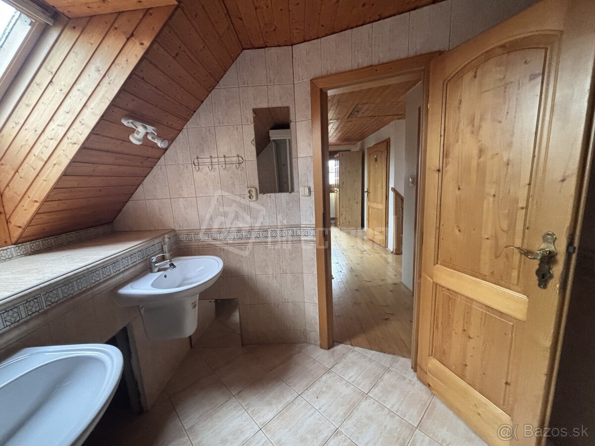 Výnimočný ihneď obývateľný RD v centre Rajca - 8