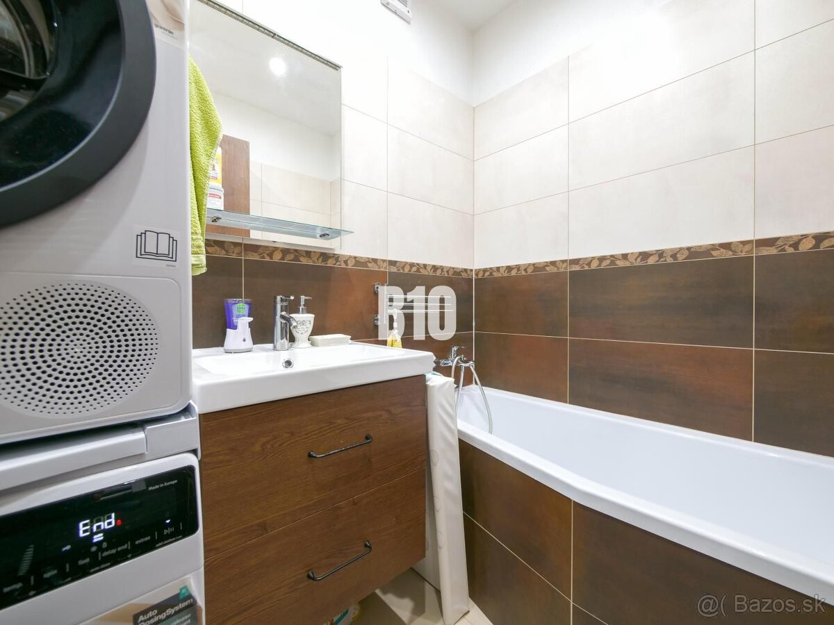 REZERVOVANÉ 2 a pol izbový byt s loggiou - zariadený - 61 m2 - 8