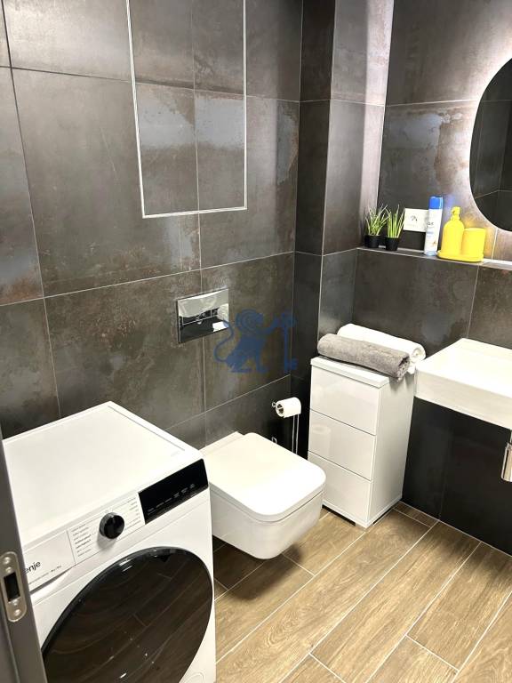 Na PRENÁJOM unikátny 2i byt v ikonickej EUROVEA Tower na 32. - 8