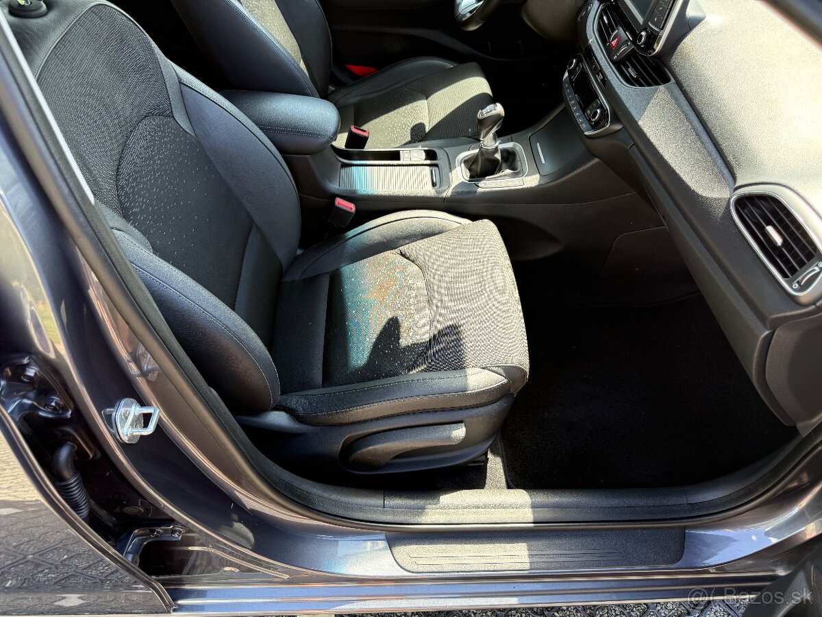 Predám Hyundai i30 hatchback - 8