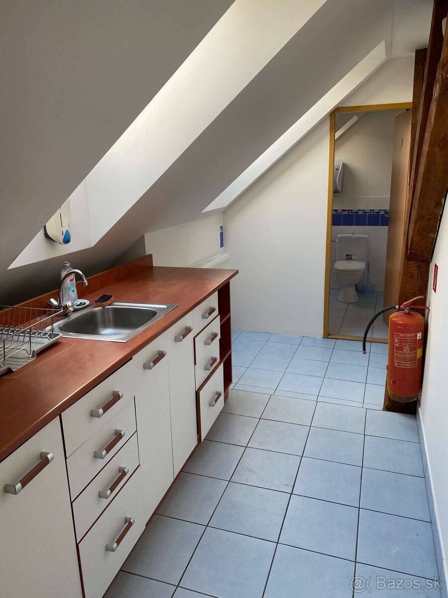 RealityKolesár prenajíma kancel 235m2 Vrátna centrum KE I. - 8