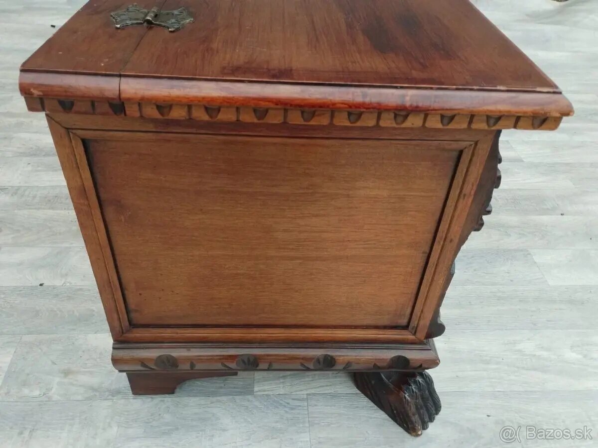 Truhlica vyrezávaná. - 8