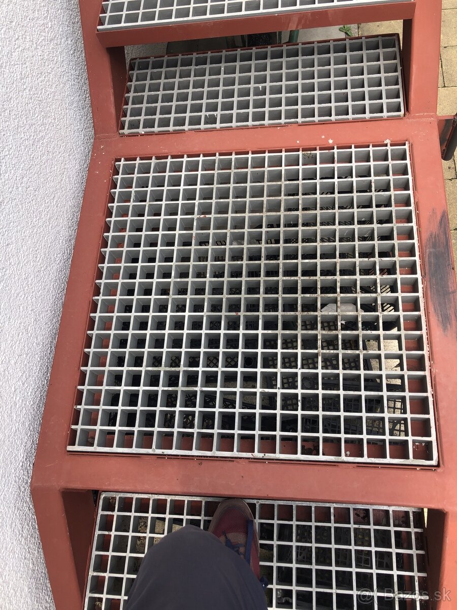 MOLO A KOMPOZITNE ROSTY NA SCHODY - 8