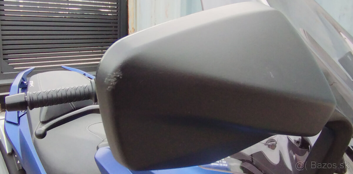 Kymco AK 550 - 8