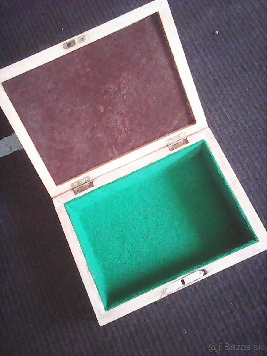 doza drevena zdobena- jelen - 8