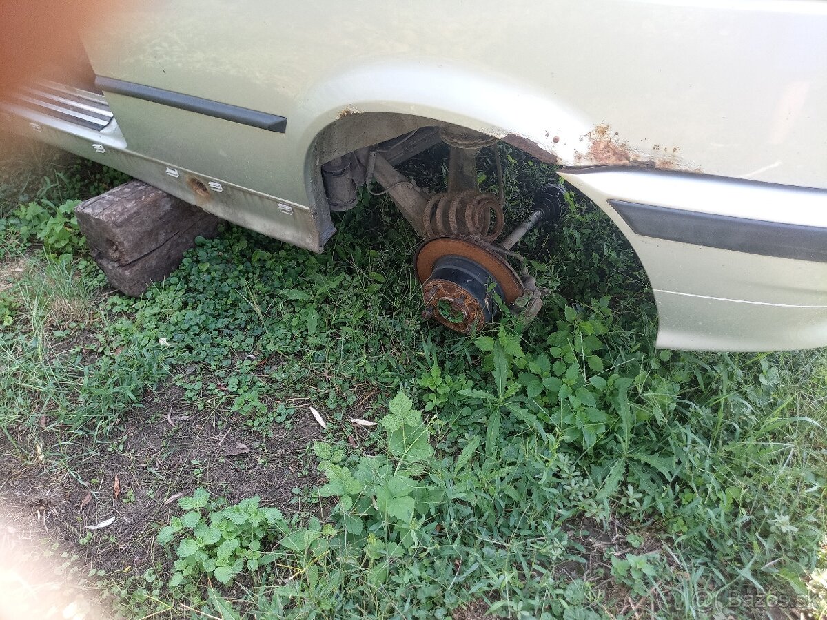 Rozpredám BMW E36 316i Compakt - 8