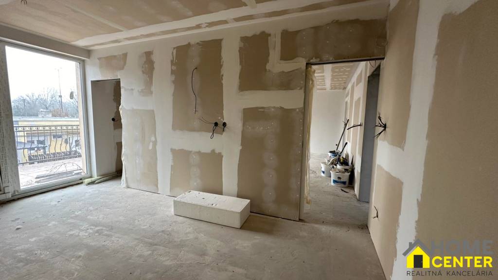 PREDAJ : RODINNÝ DOM, KOMÁRNO - NOVÁ STRÁŹ - 8