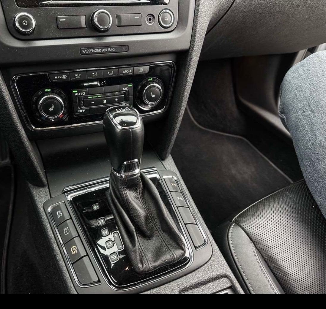 ŠKODA SUPERB 2,0 TDi, FULL VÝBAVA - 8