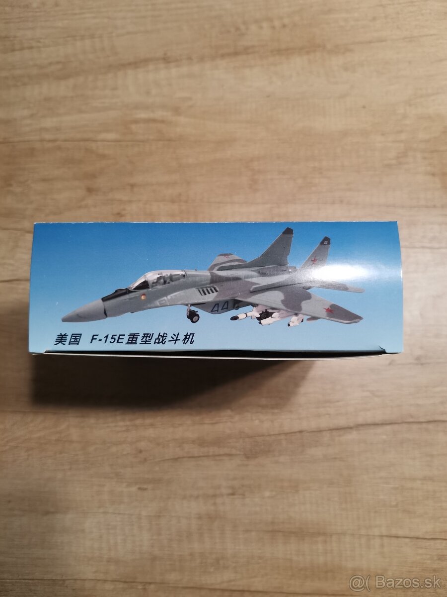 Model stíhačky MIG29 - 8