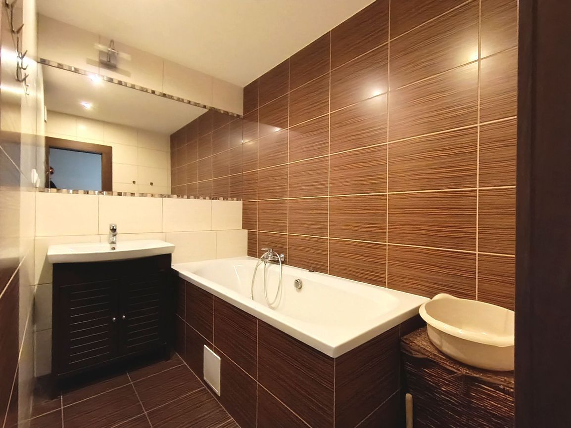 Na predaj priestranný a slnečný 2,5-izbový byt na Novohradsk - 8