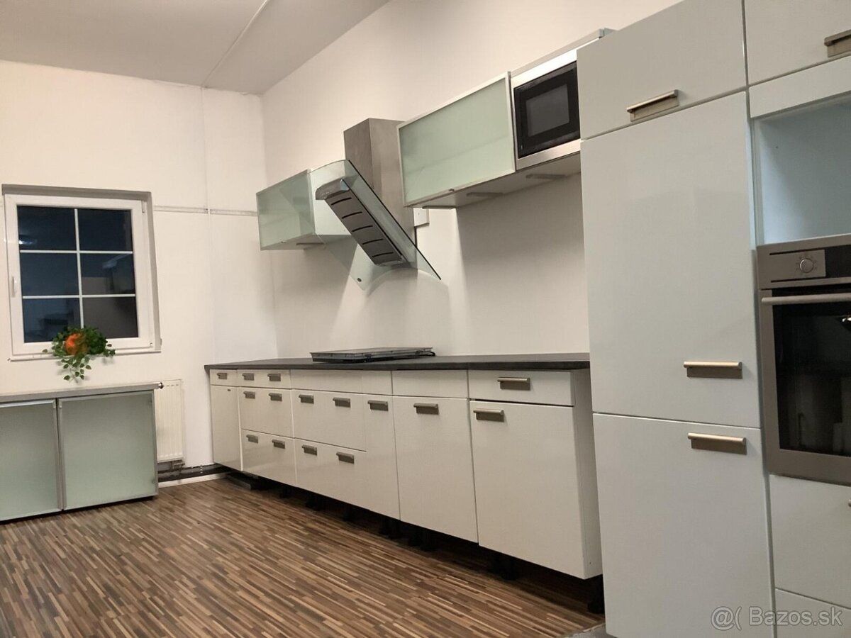 Moderná svetlá kuchyňa LEJLA - 8