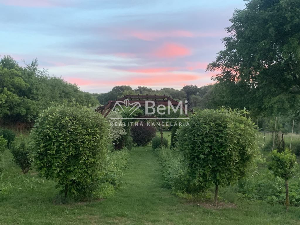 Pozemok 7 400 m² len 33 km od Košíc - 8