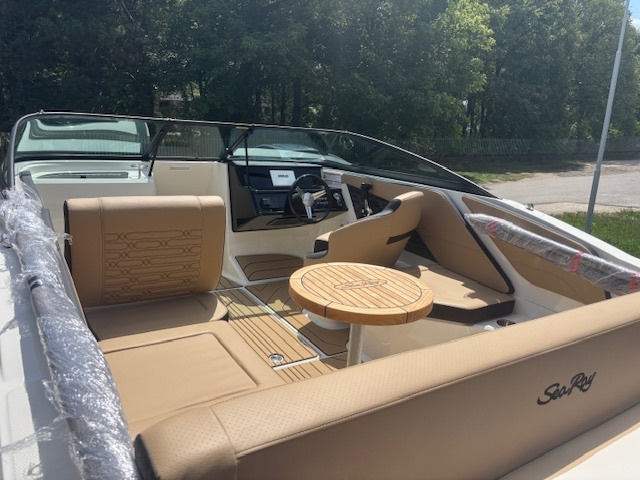 Čln Sea Ray 210 SPX model 2026 na sklade - 8