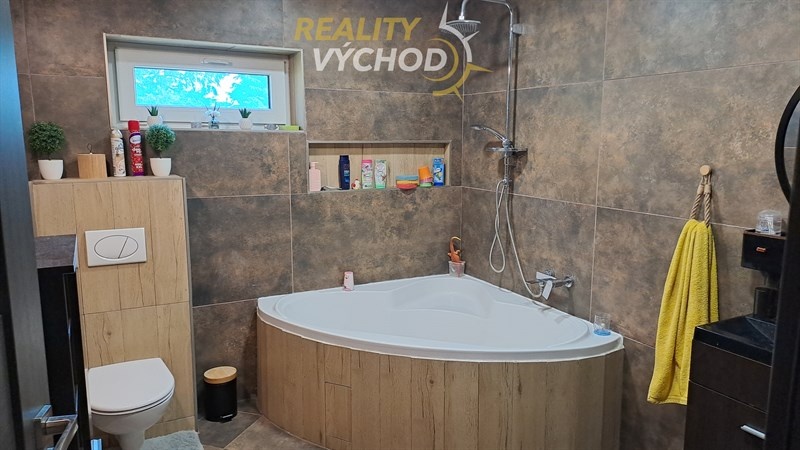 Rodinný dom s bazénom za cenu bytu - 8