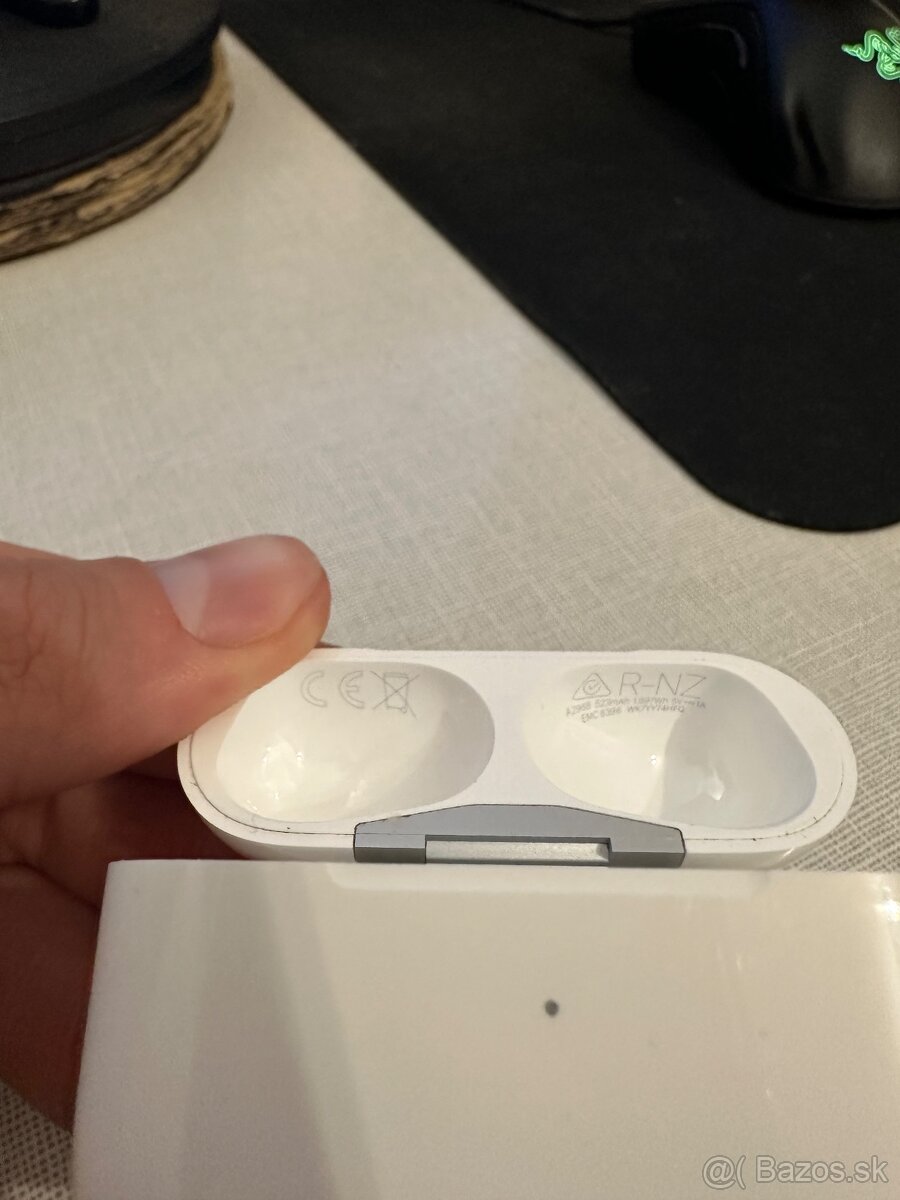 Slúchadka-Apple AirPods 2.Generácie - 8