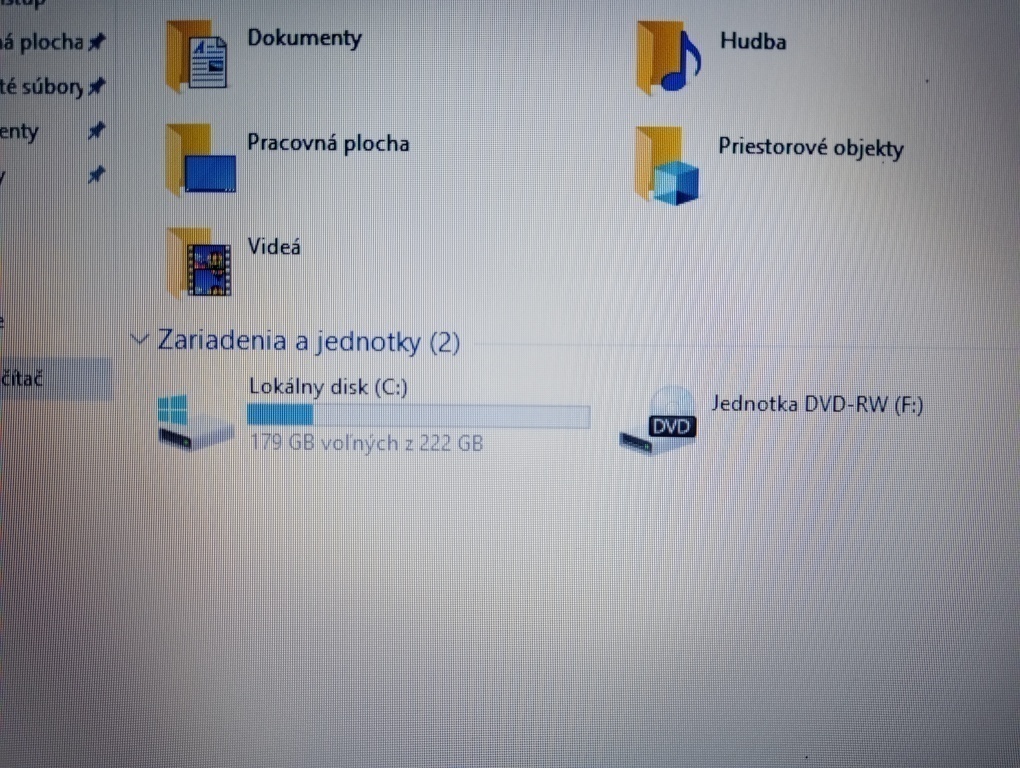 predám notebook Toshiba ,8gb ram , 240gb ssd , HDMI - 8