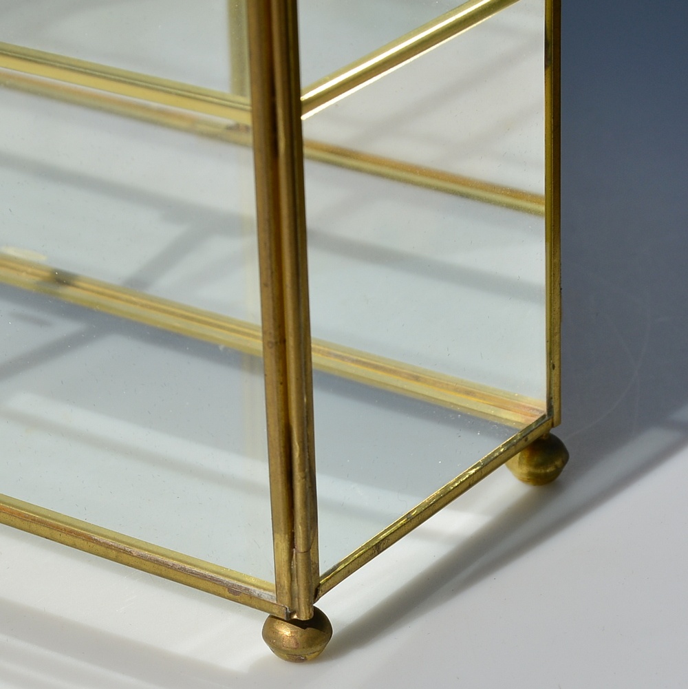 Vintage elegantná sklenená vitrínka z Anglicka - 8