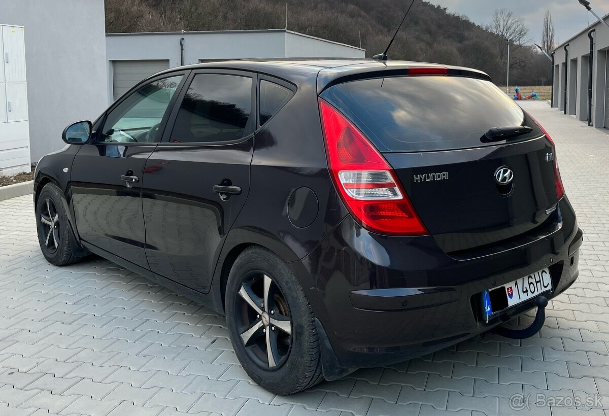 Predám Hyundai i30 1.6Crdi 85Kw R.v 2011. - 8