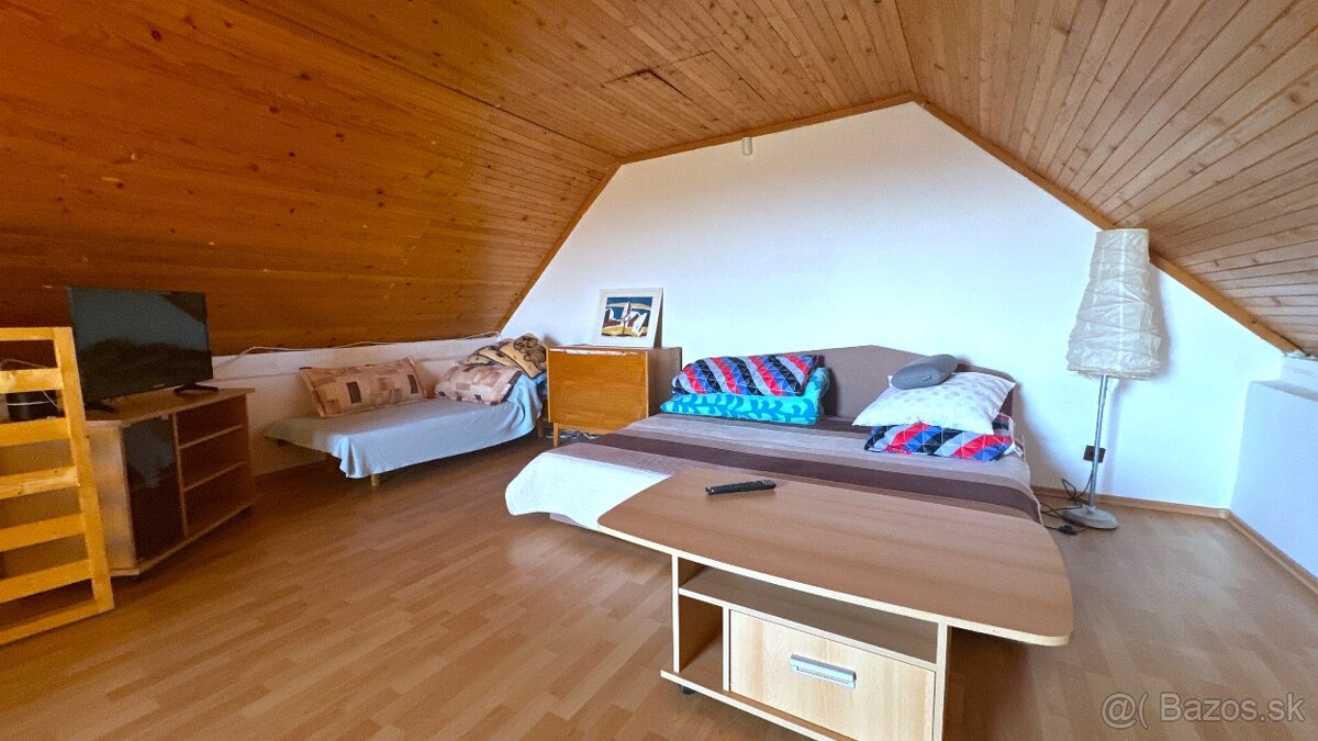 Na predaj viničný dom s pozemkom a krásnym výhľadom na mesto - 8