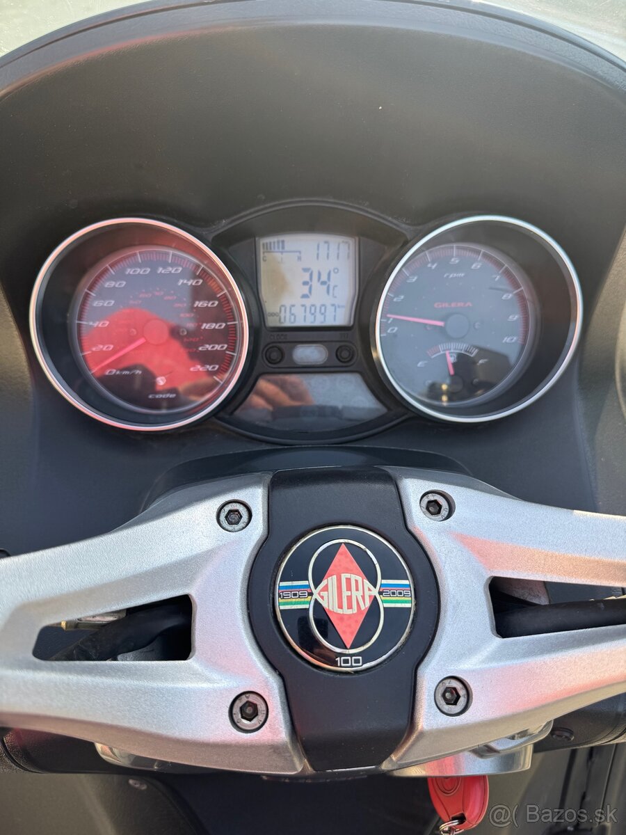 Gilera GP 800 - 8
