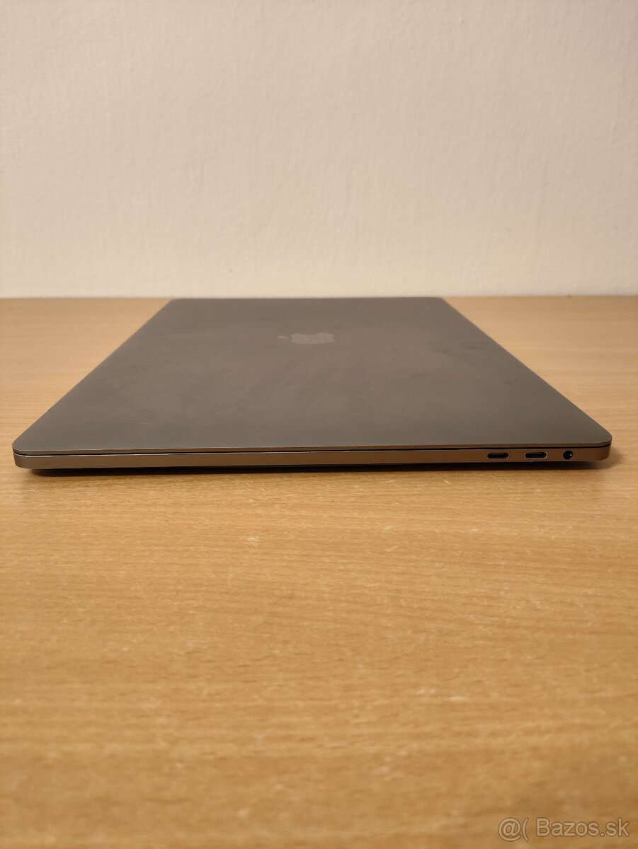 MacBook Pro 15 2017 | i7 • 16GB • 256GB 💶 - 8