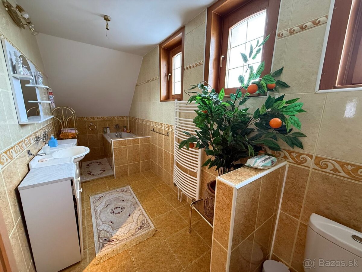 Dvojgeneračný rodinný dom na predaj - 8