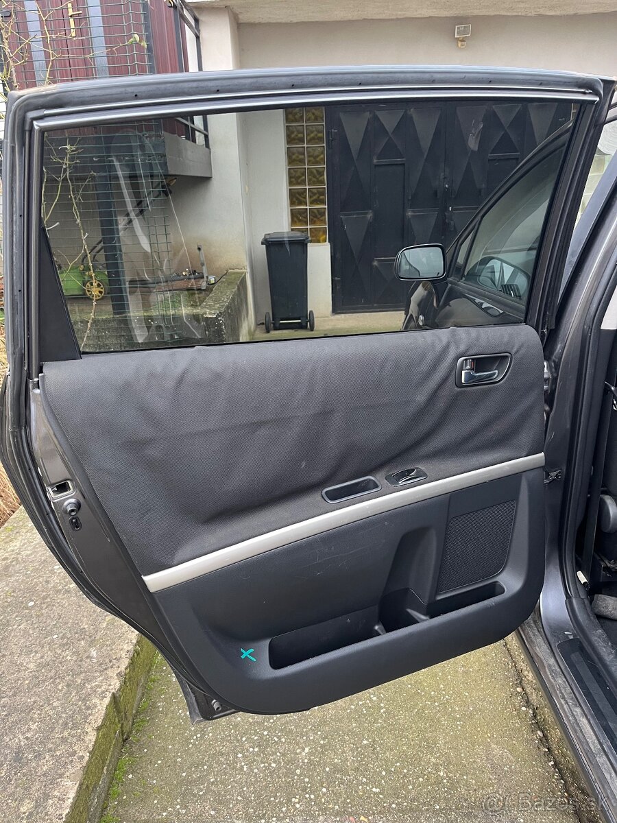 Toyota corolla verso - 8