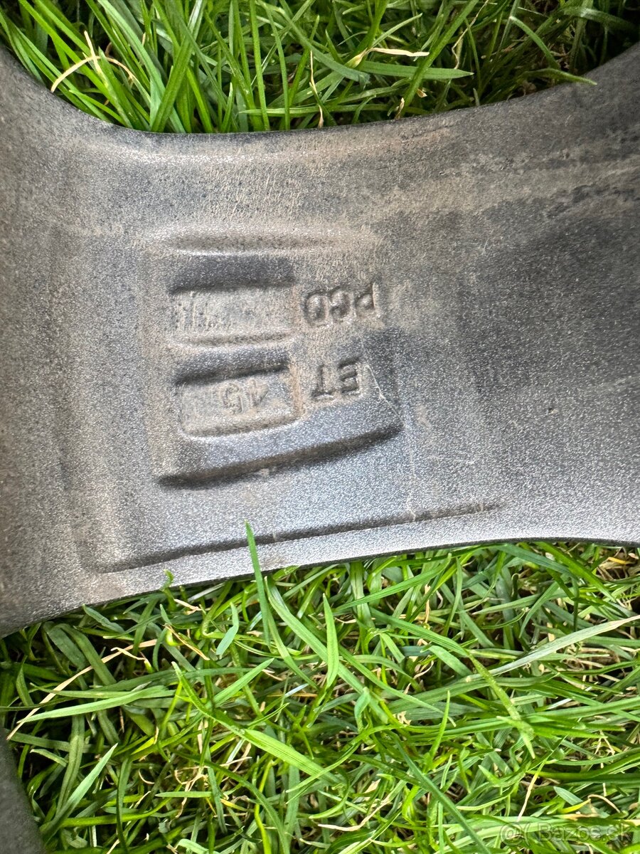 Rezervované : Predám originálne ALU disky DEZENT - 8