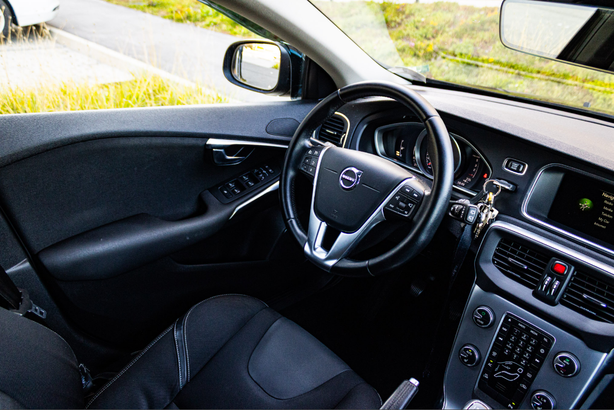 Volvo V40 D3 2.0L 110kW Momentum / LED Svetlá / - 8